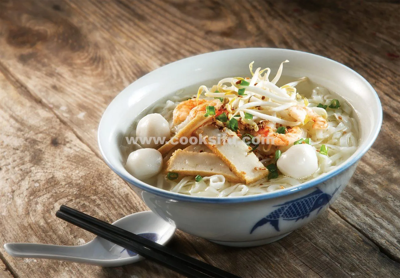 Fish ball and Fish cake Noodle Soup