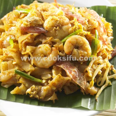 Char Kway Teow – Malaysian Stir-Fried Flat Rice Noodles