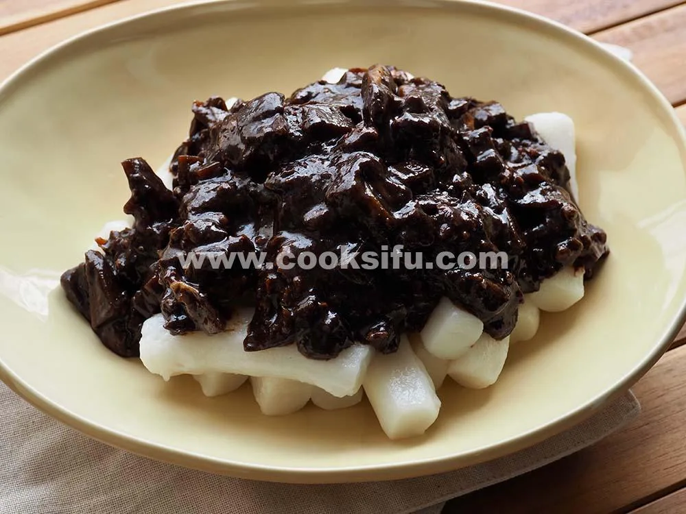 Tteokbokki with Jajang Sauce