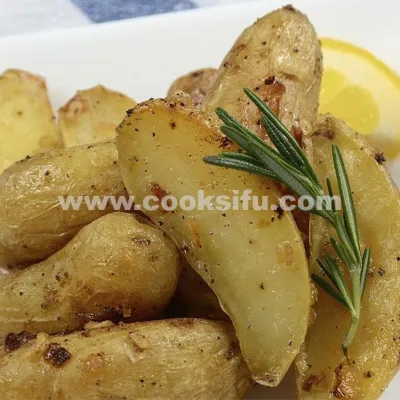 Greek Lemon Roasted Potatoes