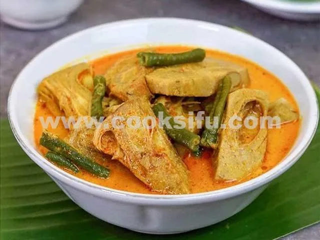 Gulai nangka (jackfruit curry)