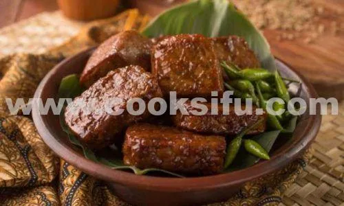 Tahu tempe bacem (Braised Spiced Tempeh and Tofu)